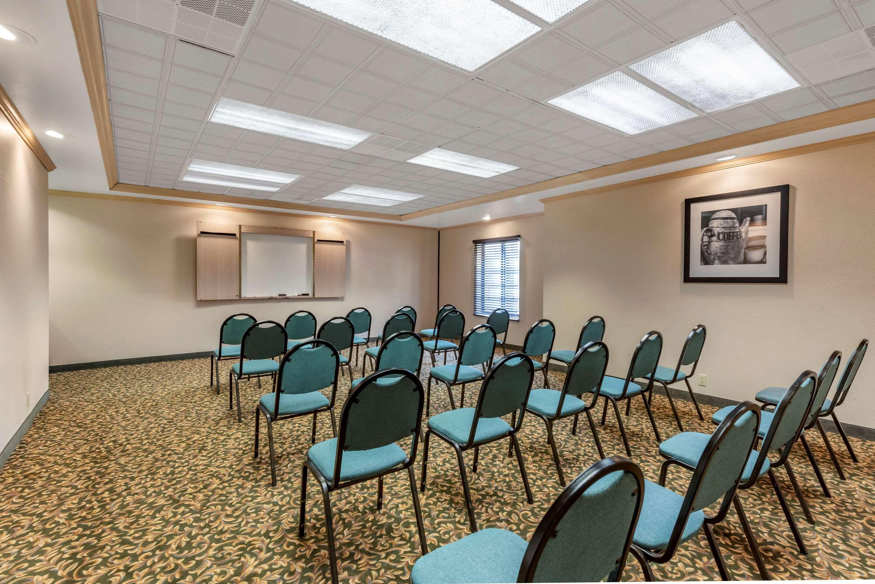 Comfort Inn & Suites Warsaw Near Us-30 Dış mekan fotoğraf