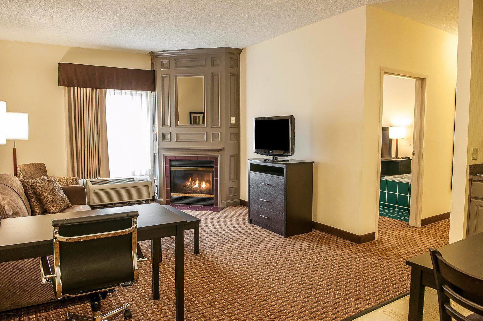 Comfort Inn & Suites Warsaw Near Us-30 Dış mekan fotoğraf